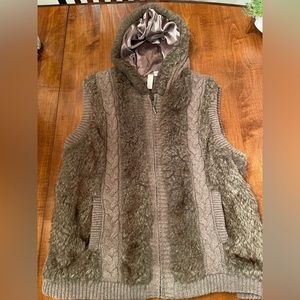 Beautiful Fall Vest with Faux Fur!